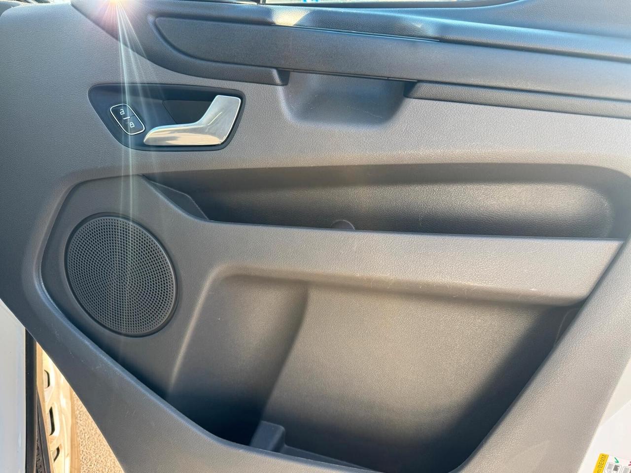 Ford Tourneo Custom 320 2.0 EcoBlue 130CV Trend 9 POSTI FATTURABILE TAGLIANDATO PRONTA CONSEGNA