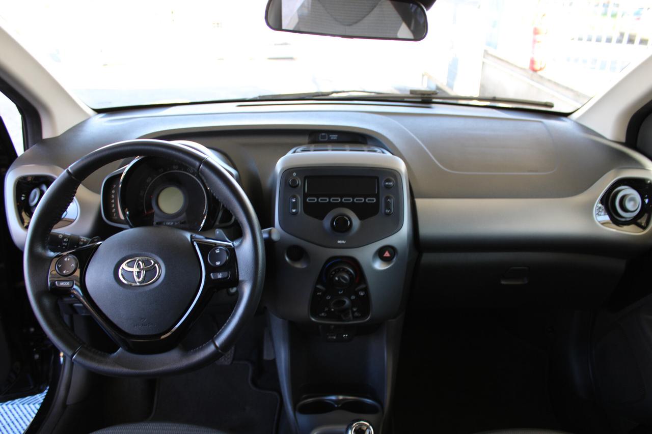 Toyota Aygo Connect 1.0 VVT-i 72 CV 5 porte x-clusiv