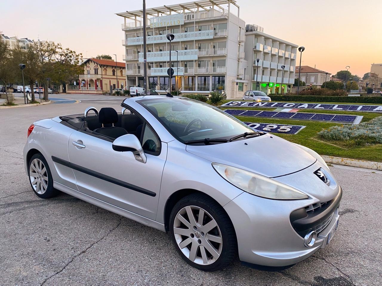 Peugeot 207 1.6 HDi 110CV CC Féline