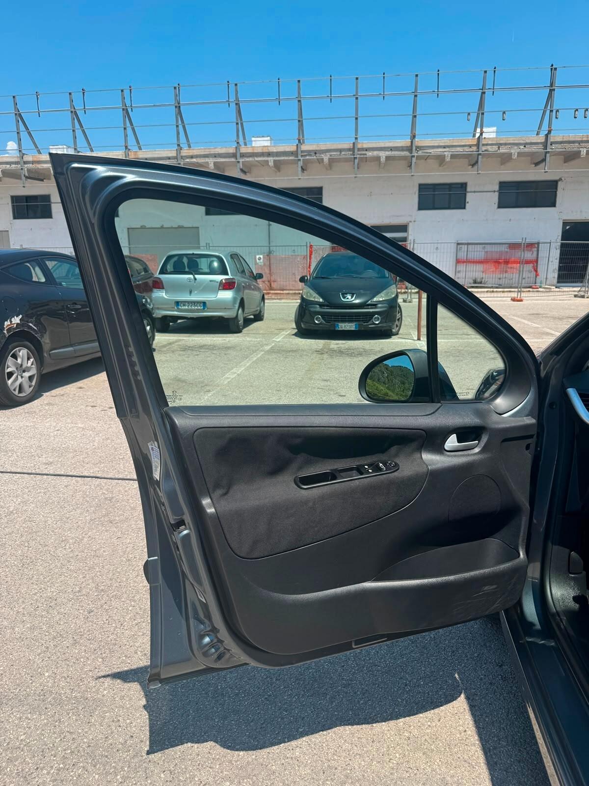 Peugeot 207 1.4 DIESEL XNEOPATENTI 99.000 KM