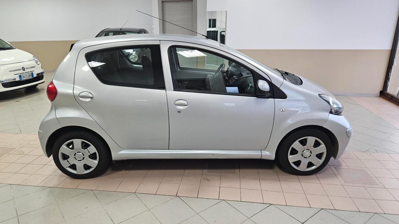 Toyota Aygo 1.0 12V VVT-i 5 porte Sol