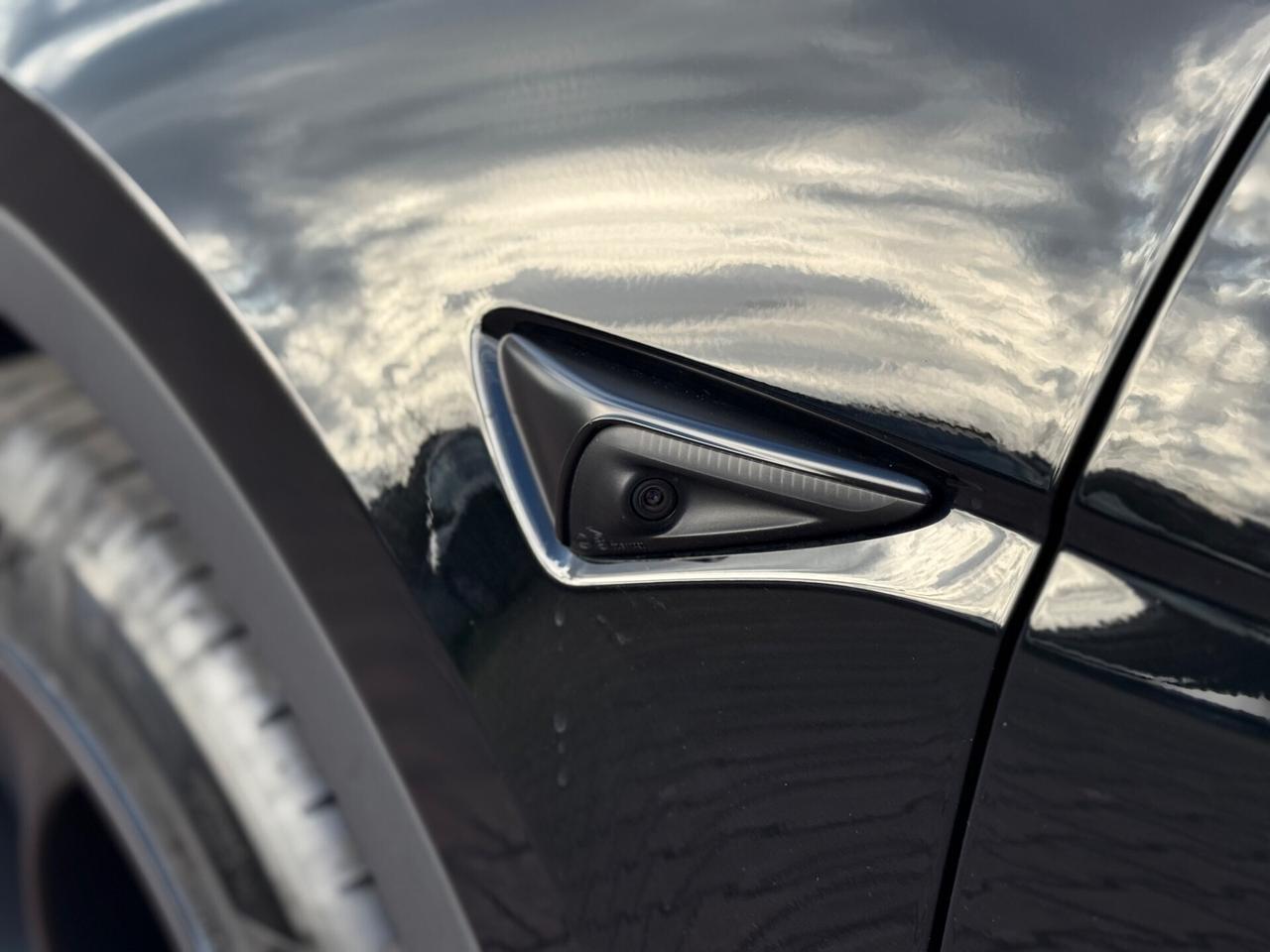 Tesla Model Y Dual Motor Long Range AWD