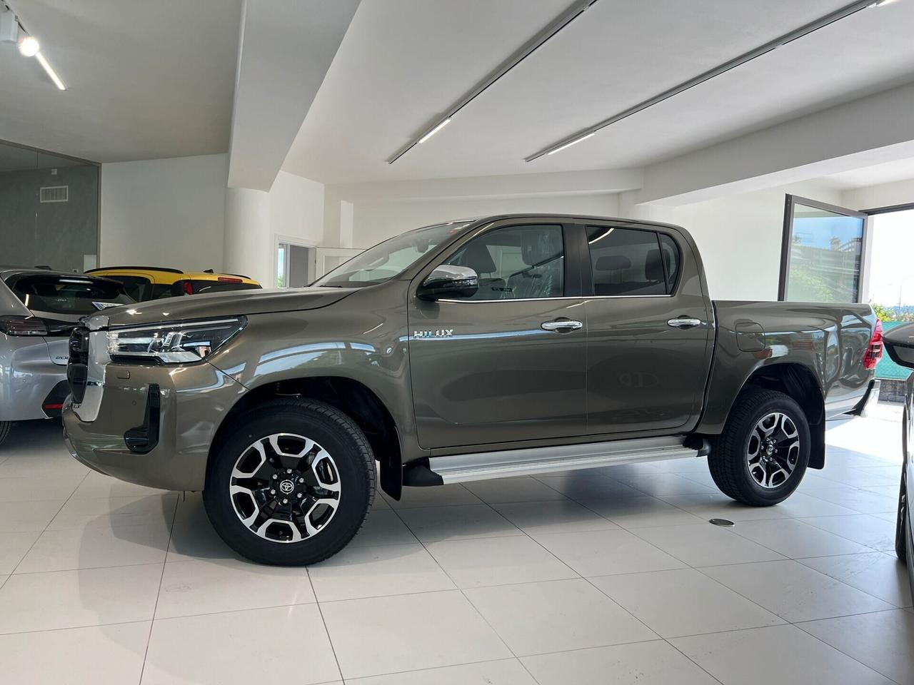 Toyota Hilux 2.8 D-4D A/T 4WD 48V 4 porte Double Cab Executive