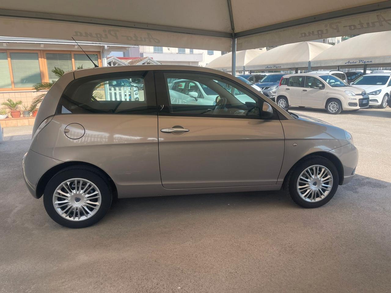 Lancia Ypsilon 1.2 Versus