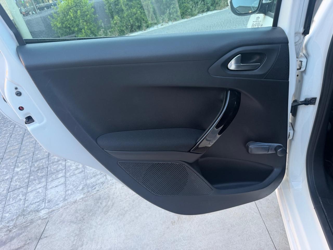 Peugeot 208 PureTech 82 5p. GPL Allure