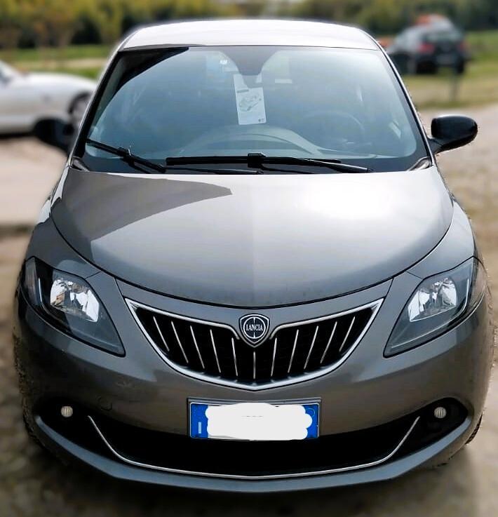 Lancia Ypsilon 1.0 FireFly 5 porte S&S Hybrid Silver