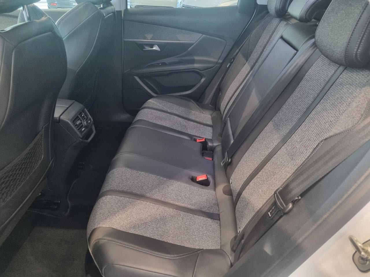 Peugeot 3008 BlueHDi 120 S&S Allure