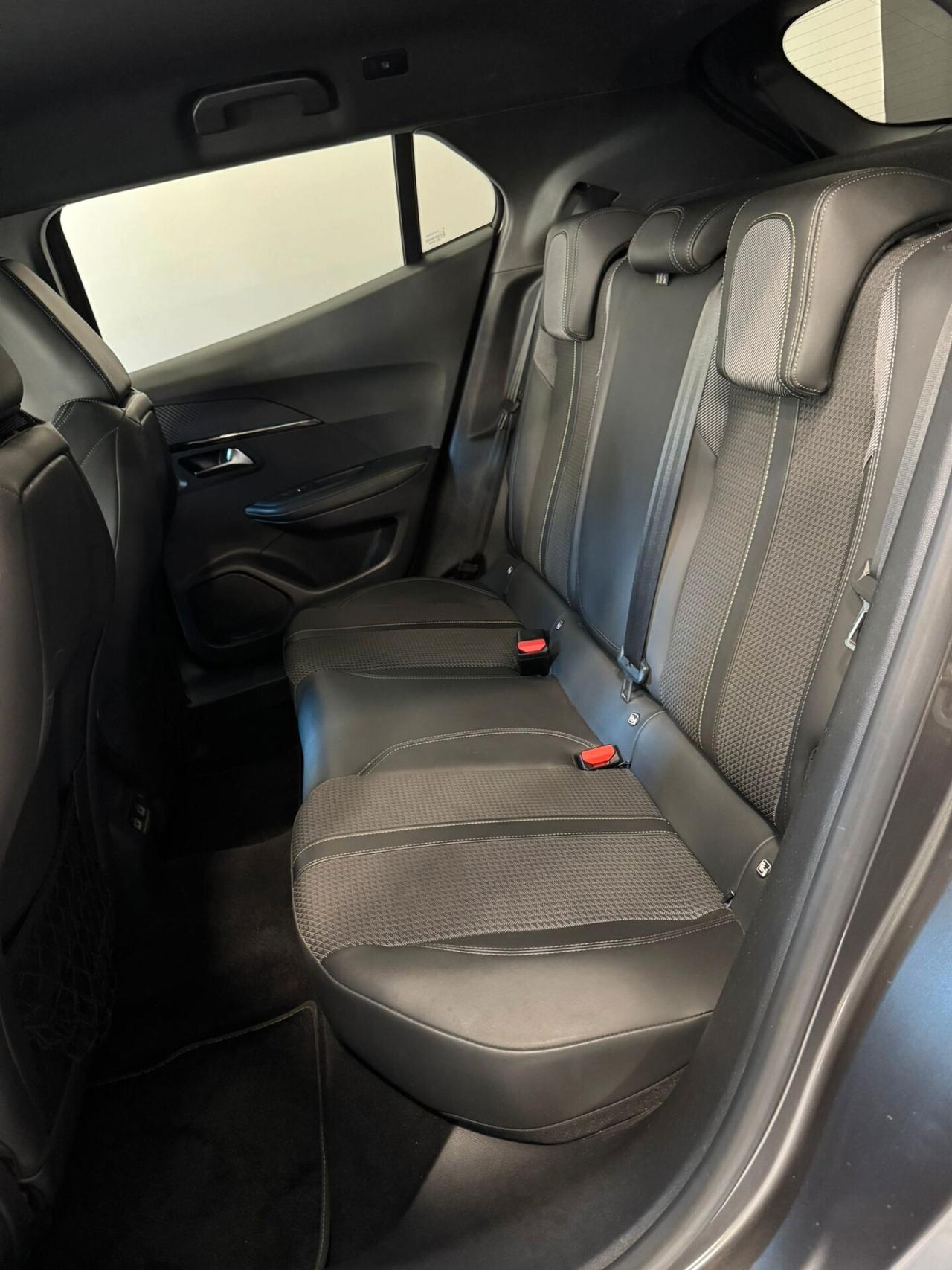 Peugeot 2008 BlueHDi 130 S&S EAT8 GT Pack