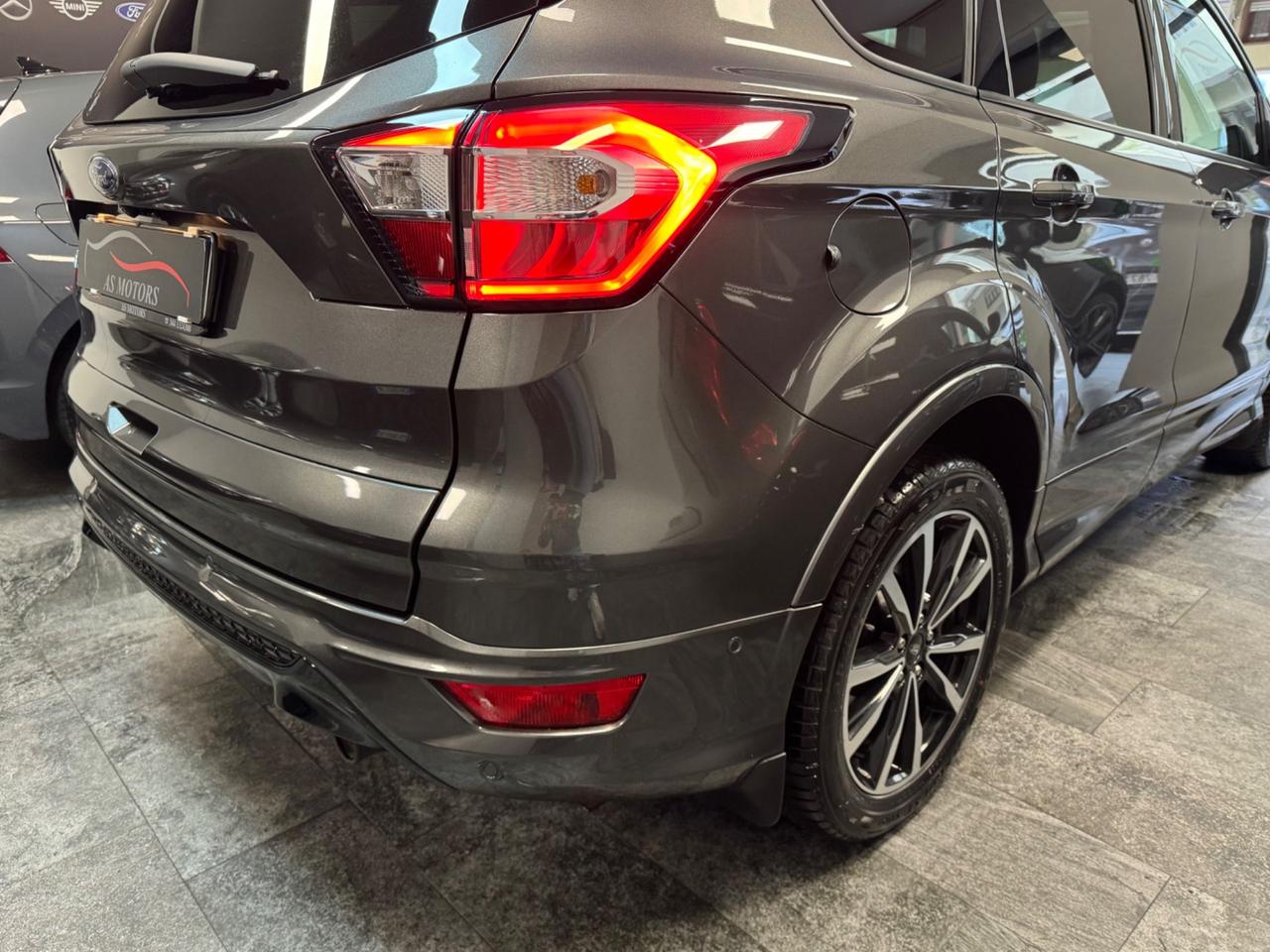 Ford Kuga 2.0 TDCI ST LINE DA VETRINA