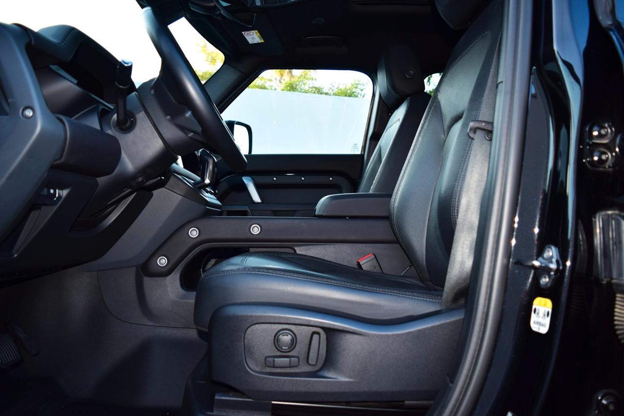 Land Rover Defender 110 3.0d i6 mhev awd 200 cv automatica X-Dynamic SE