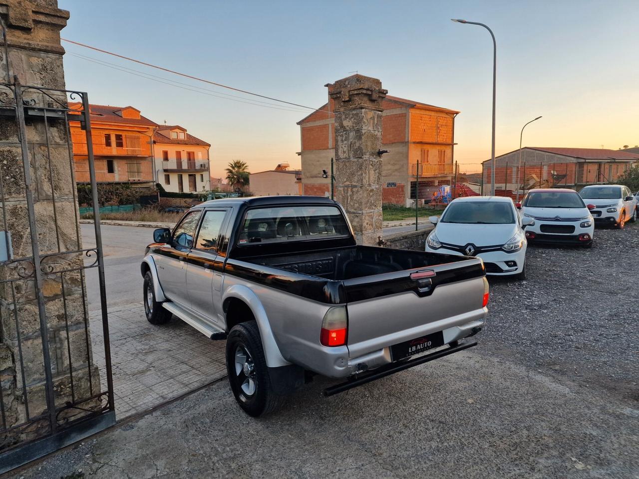 Mitsubishi L200 2.5 TDI 4WD Club Cab Pick-up GLS