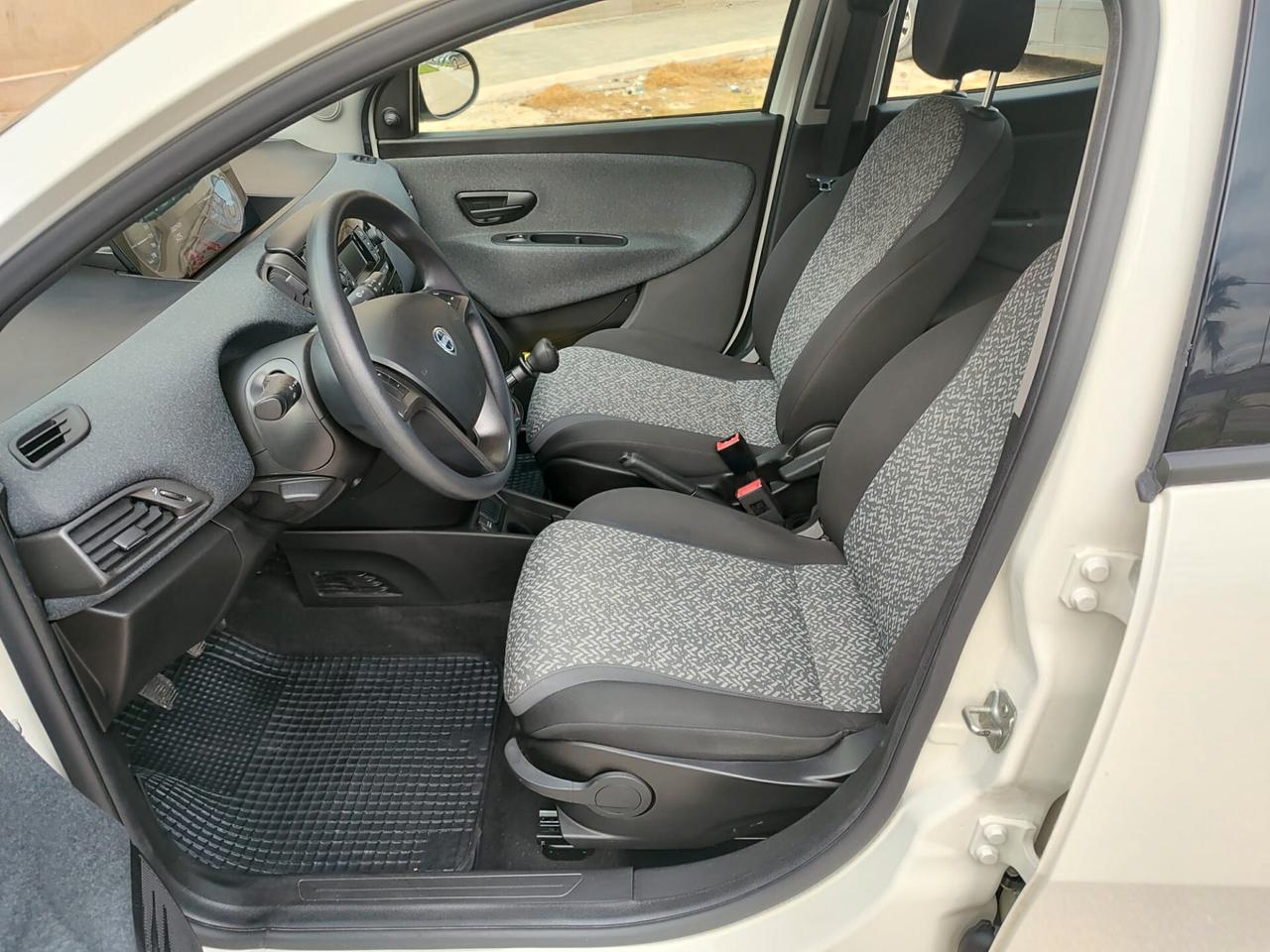 Lancia Ypsilon 1.0 FireFly SILVER 70CV