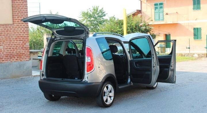 Skoda Roomster 1.2 TSI 86CV Scout CROSSOVER ASSETTO RIALZATO CLIMA AUTOMATICO SENSORI PARK