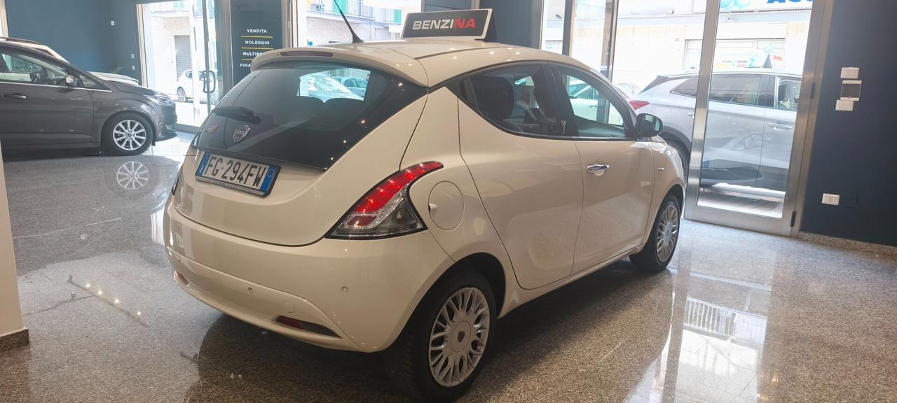 Lancia Ypsilon 1.2 69CV Gold SENSORI 2016