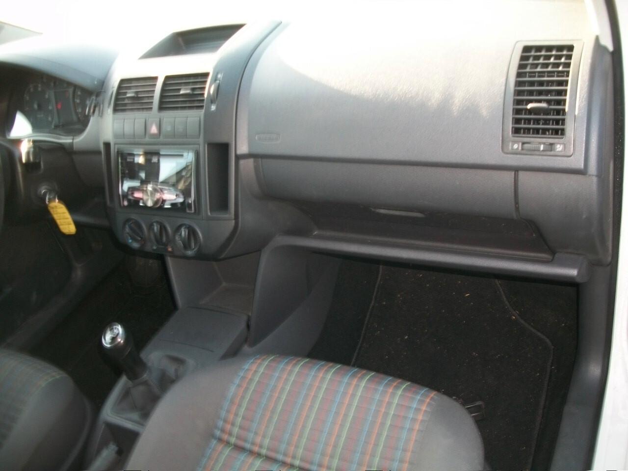 Volkswagen Polo 1.2/60CV 5p. United CC 1200 EURO 04 BENZINA KM 199500 SI NUOVI PATENTATI GARANZIA UN ANNO