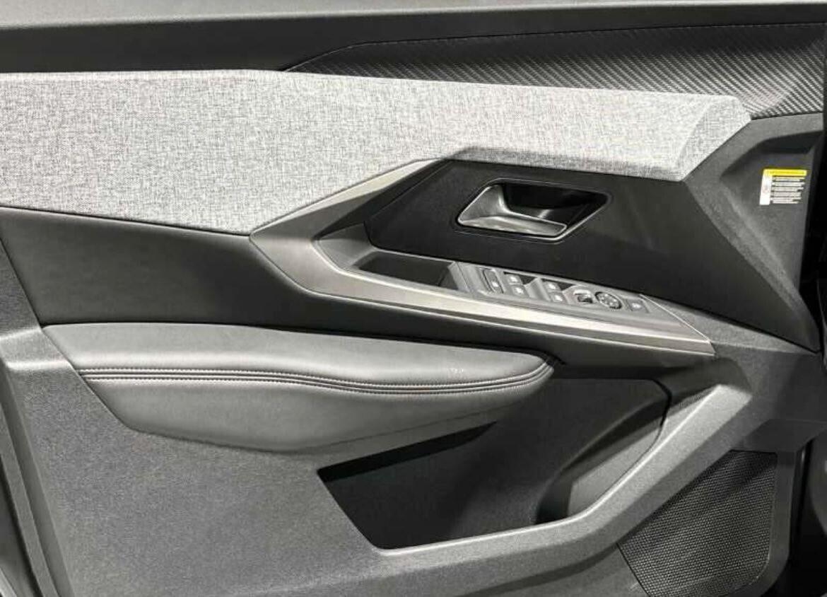 PEUGEOT 3008 HYBRID 145 CV ALLURE DCS6 AUTO A NOLEGGIO