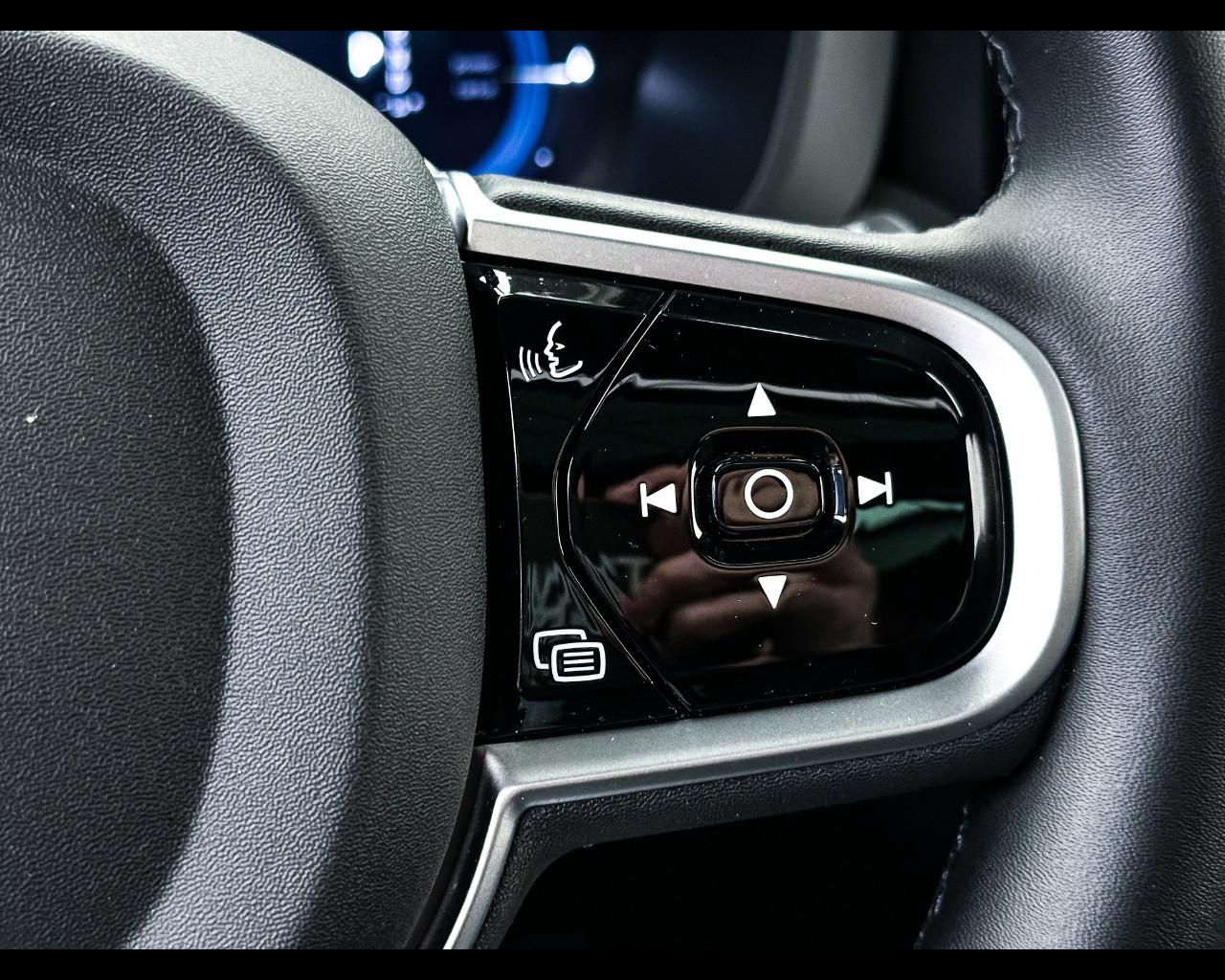 VOLVO XC60 (2017-->) - XC60 T6 Plug-in hybrid AWD automatico Core