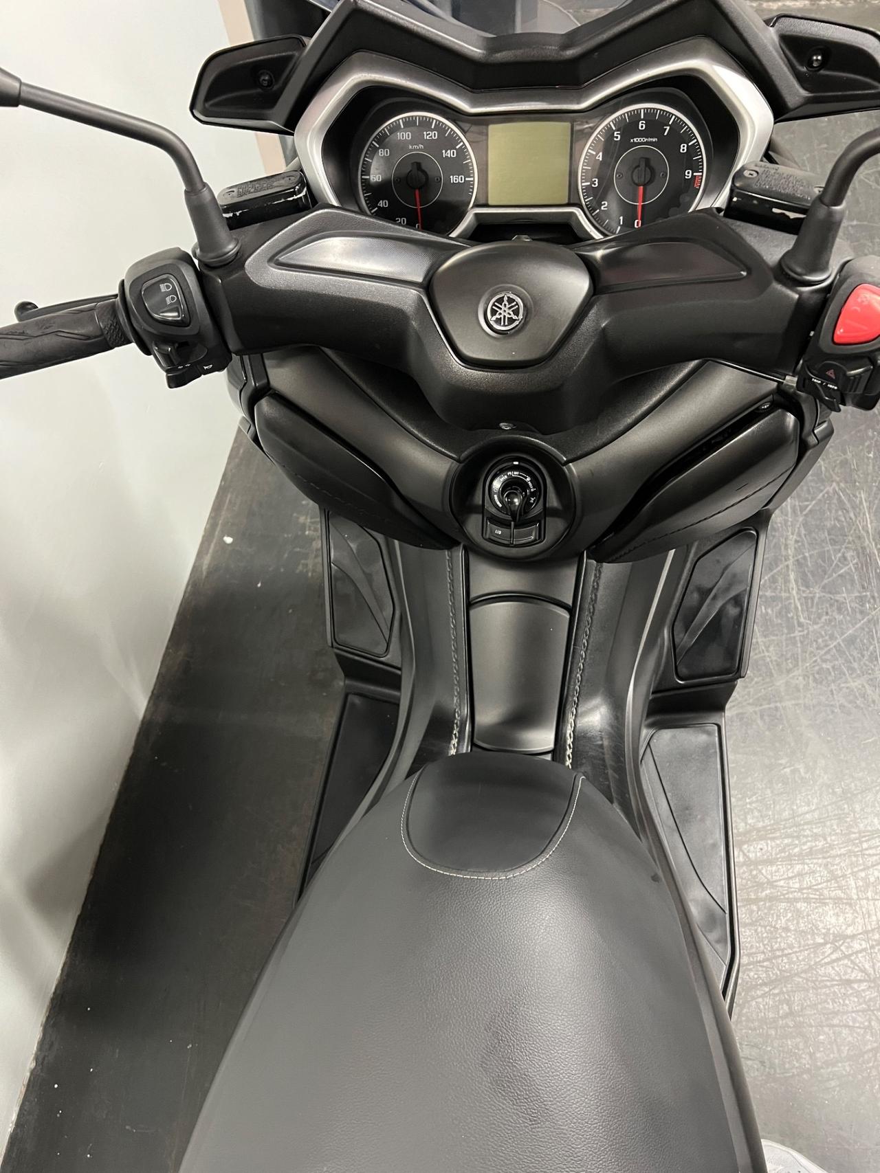 Yamaha X-Max 300
