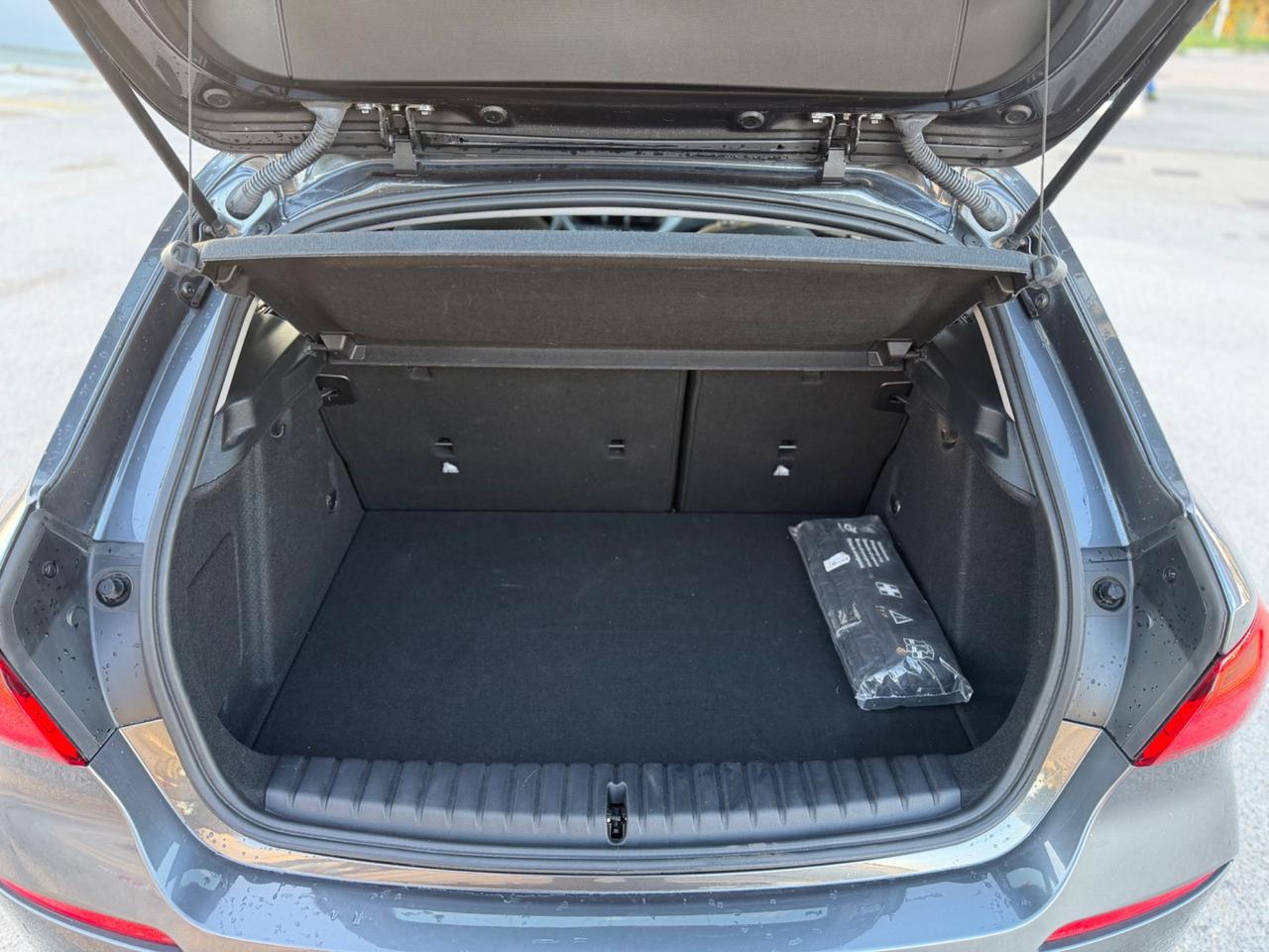 Bmw 116 116d 5p. Business Advantage