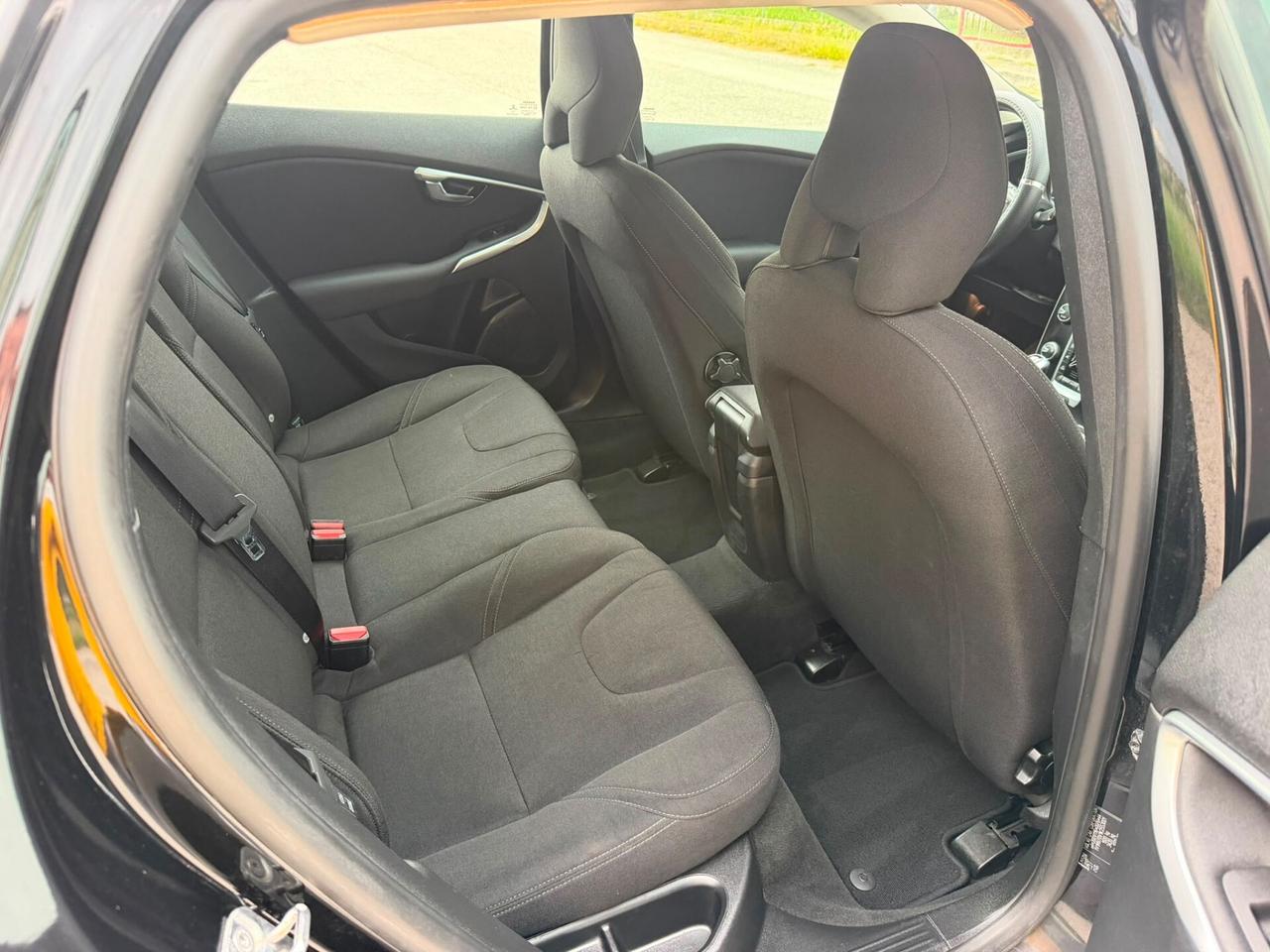 Volvo V40 2.0 diesel 2019 D2 R-design