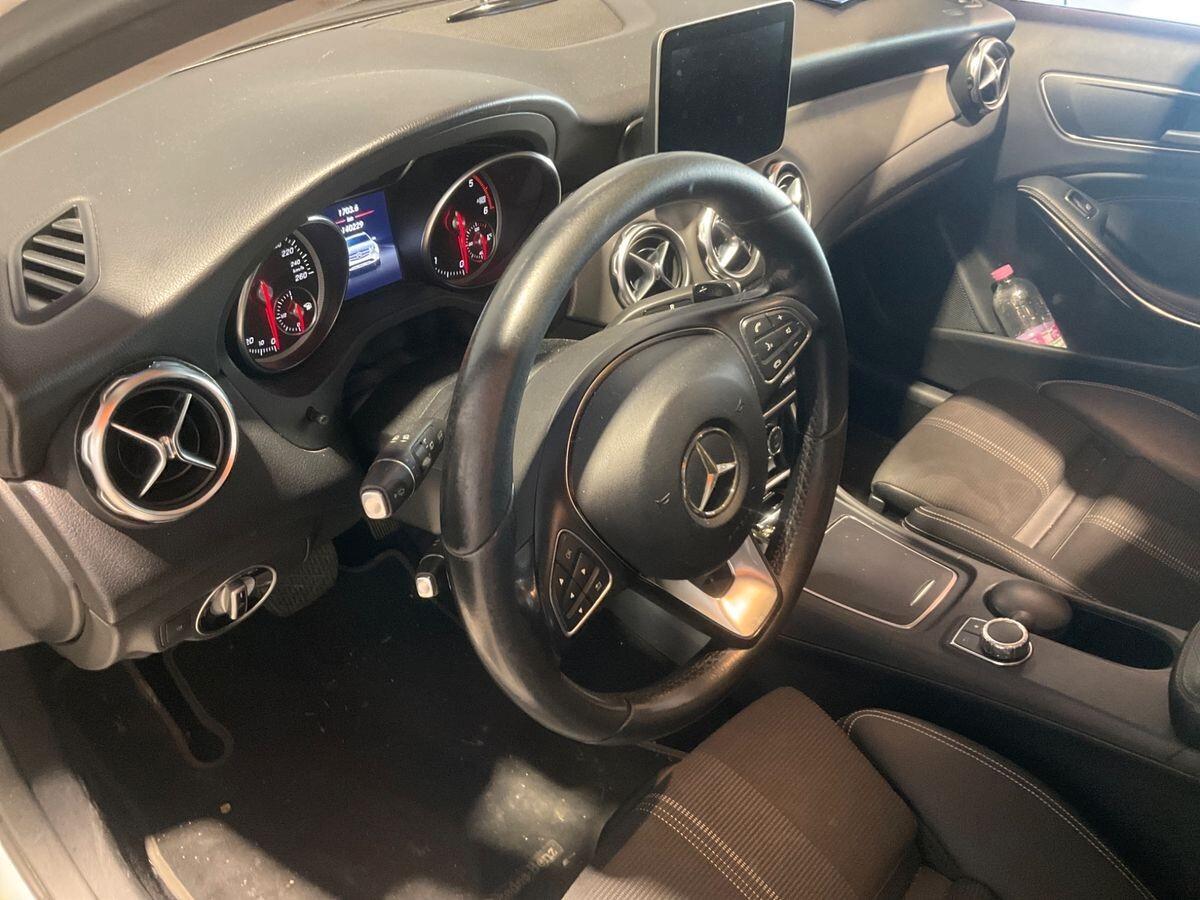 MERCEDES BENZ GLA 200 D 4 MATIC SPORT