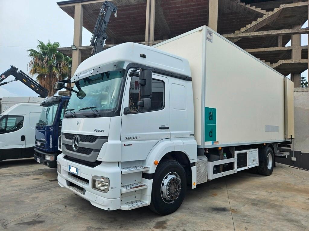 MERCEDES AXOR 1833 FRIGO CON PEDANA-2011