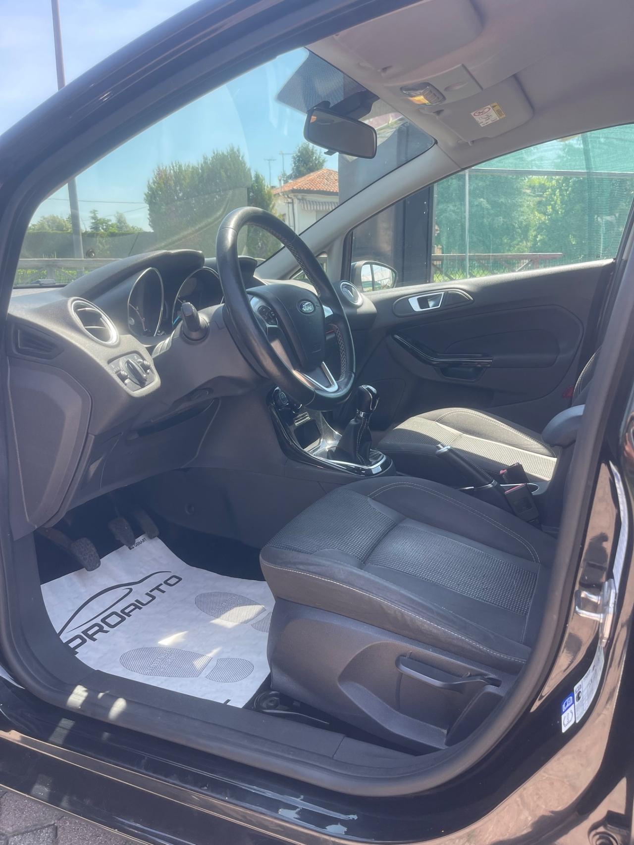 Ford Fiesta 1.4 5 porte Bz.- GPL Black & White Edition
