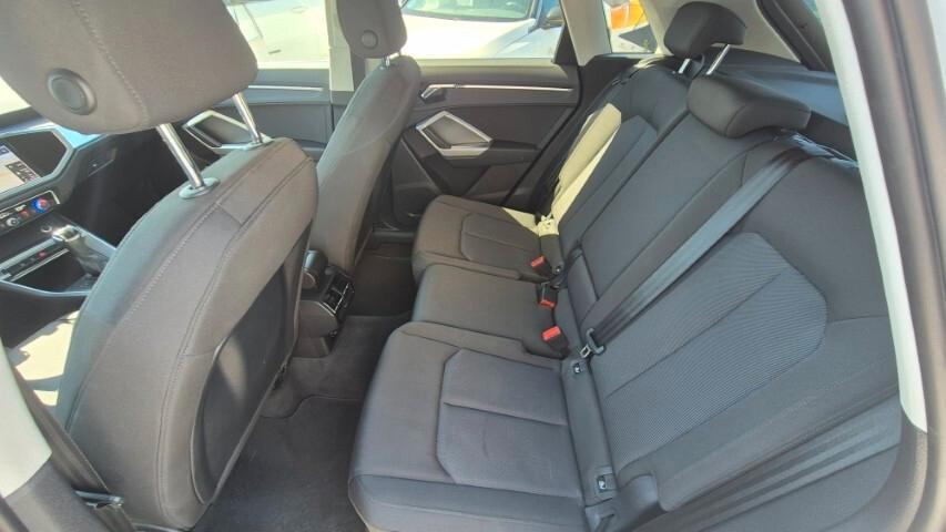 Audi Q3 35 TDI S tronic line - 2020
