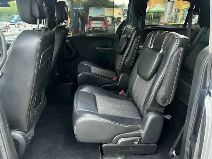 Lancia Voyager 2.8 Turbodiesel Platinum 177 CV