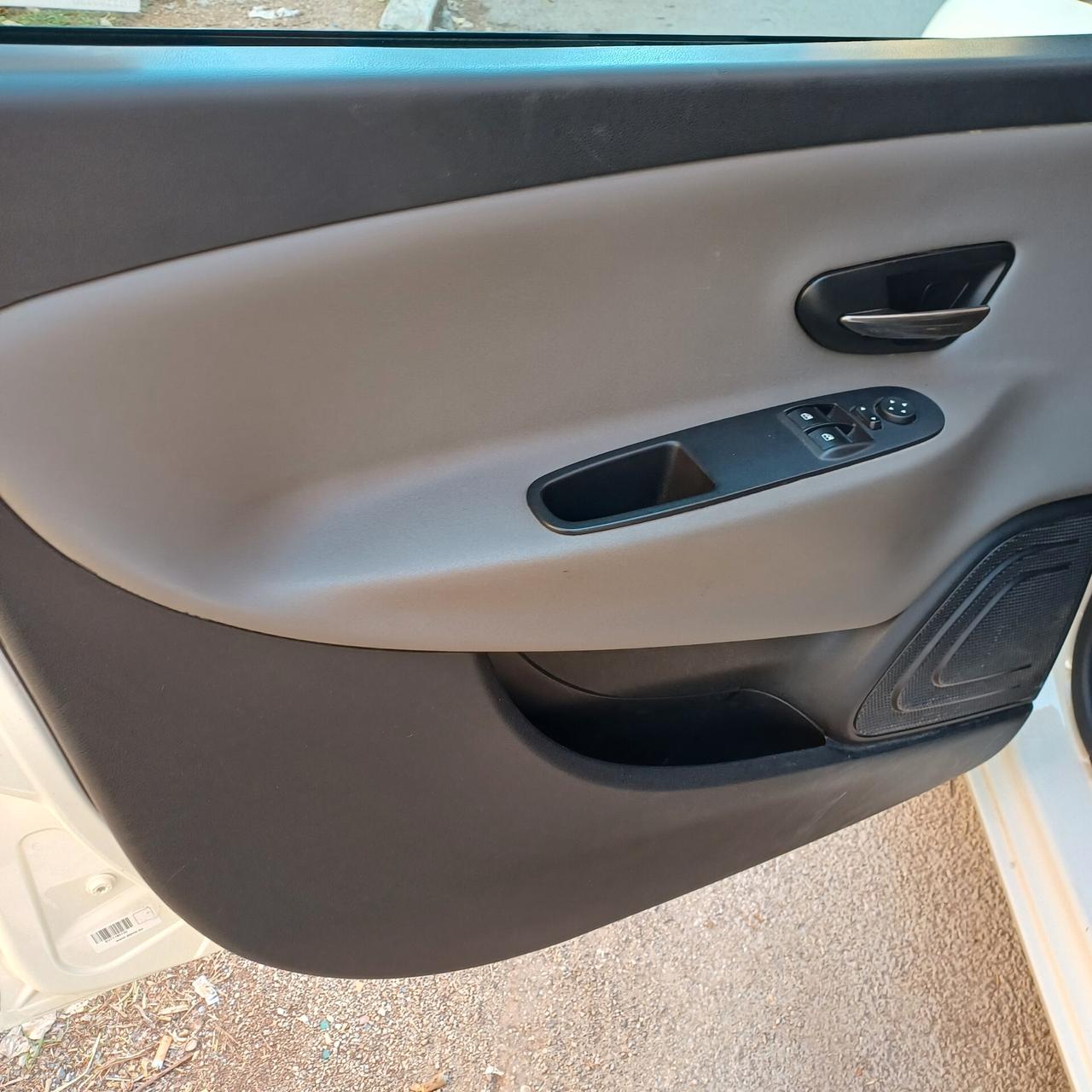 Lancia Ypsilon 1.2 69 CV 5 porte GPL