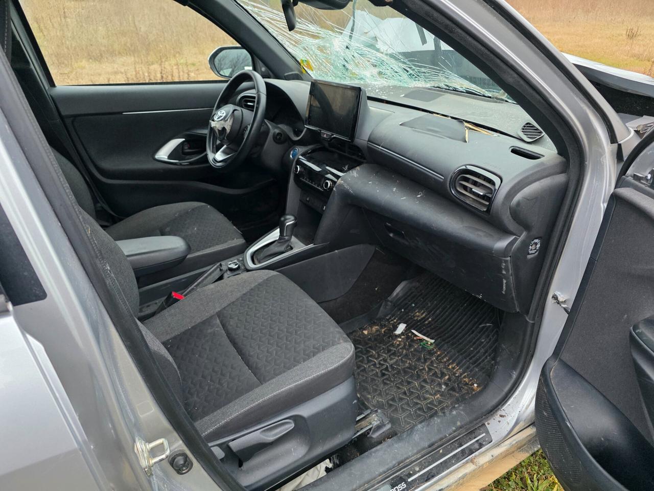 Toyota Yaris Cross 1.5 Hybrid 5p. E-CVT AWD-i Business