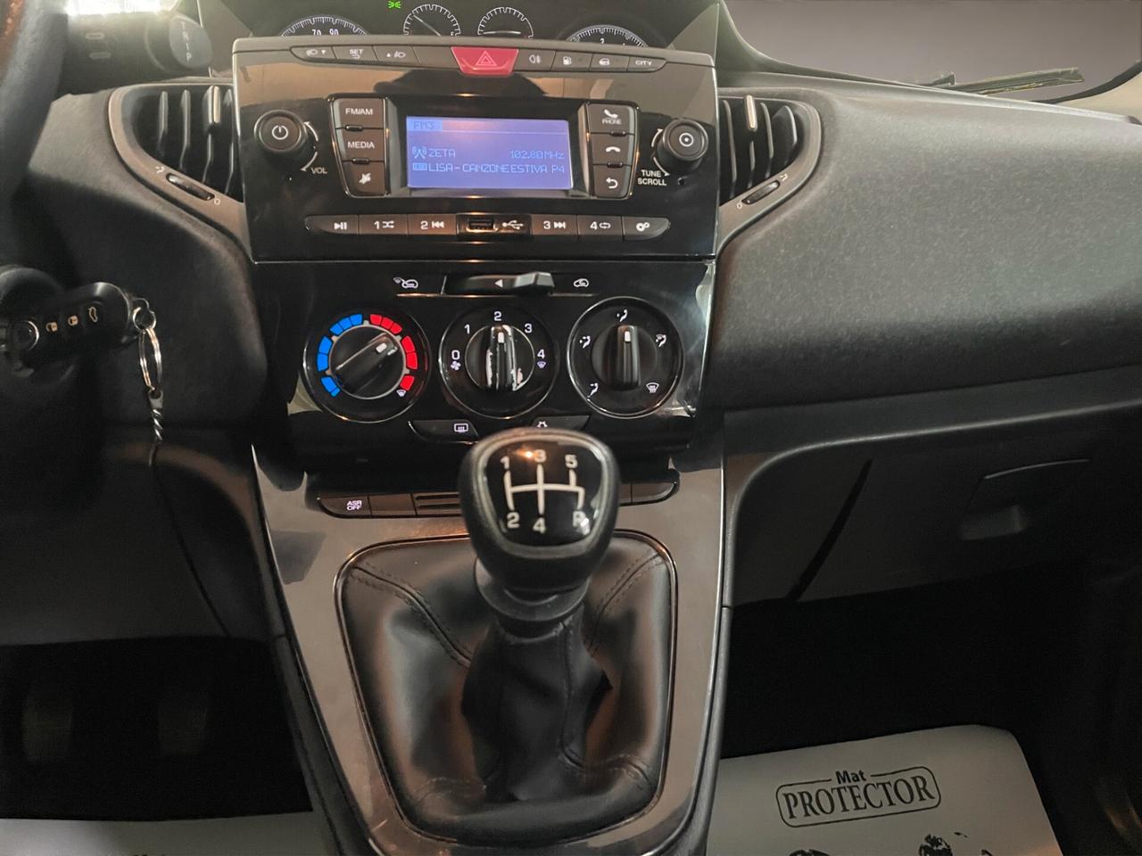 Lancia Ypsilon UNICO PROPRIETARIO - NEOPATENTATI