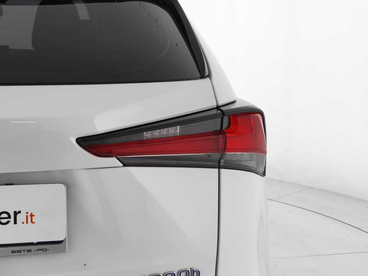 Lexus NX 300h 2.5 Business 2wd