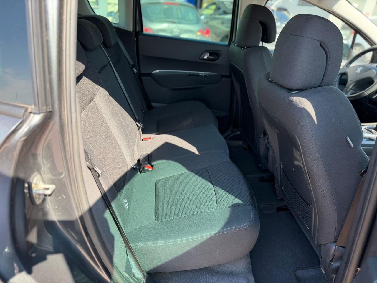 Peugeot 3008 1.6 HDi 115CV Business