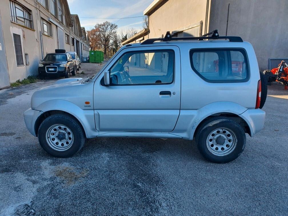 Suzuki Jimny 1.5 DDiS 86CV 4x4 JLX Autocarro