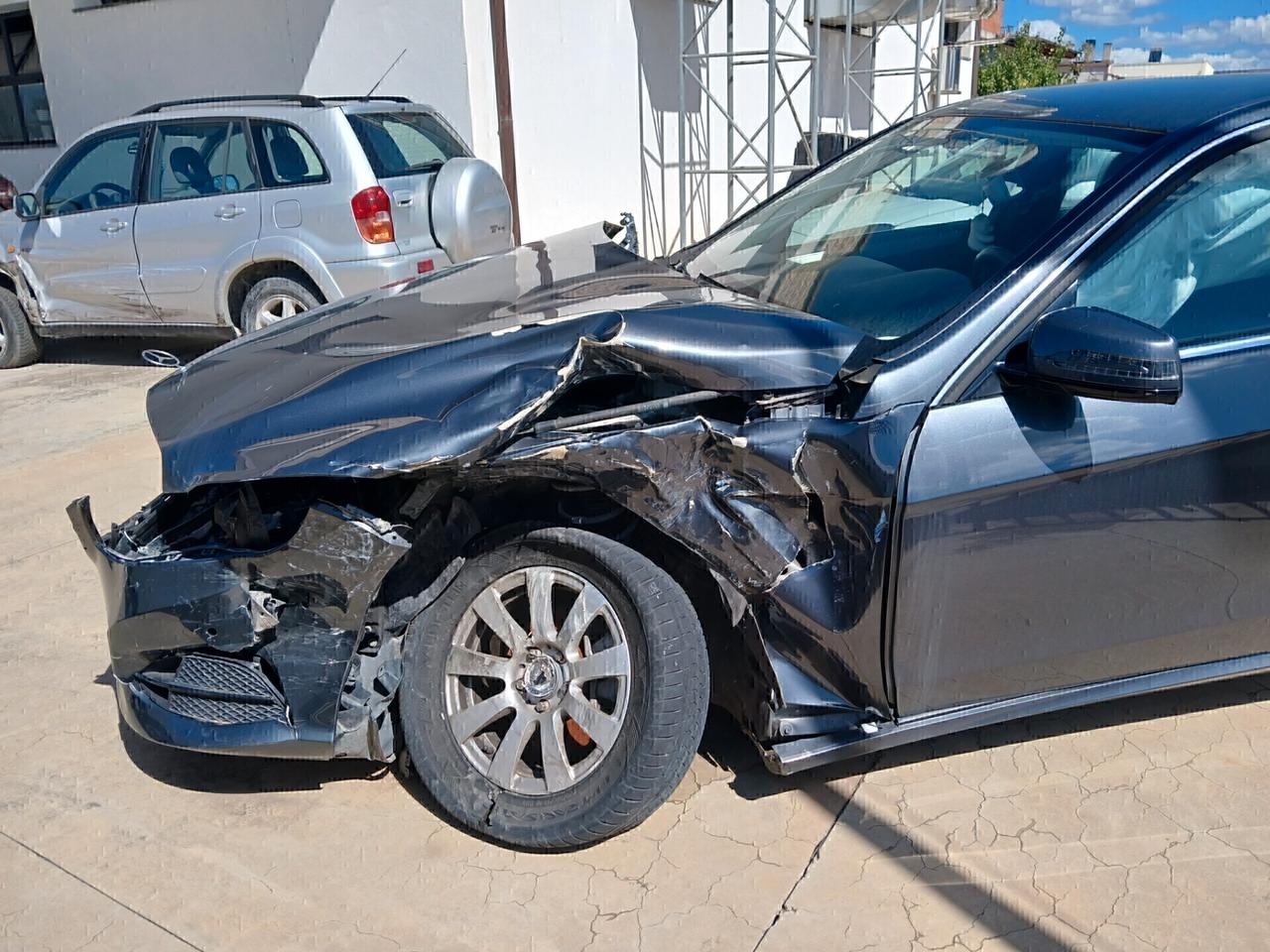 MERCEDES-BENZ E 200 BlueTEC Executive SINISTRATA