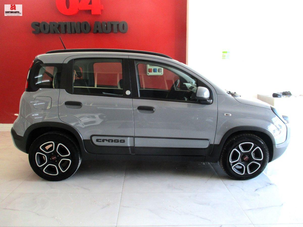 FIAT Panda 1.0 S&S Hybrid cross Launch Ed.KM45000