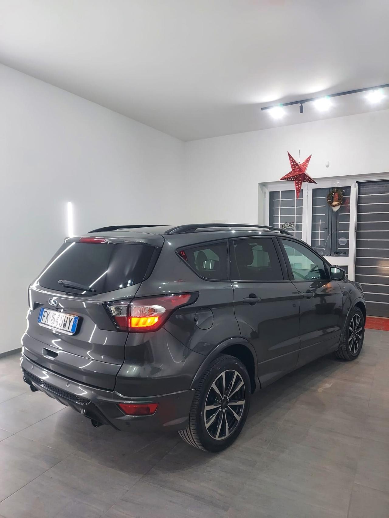 Ford Kuga 1.5 TDCI 120 CV S&S 2WD ST-LINE