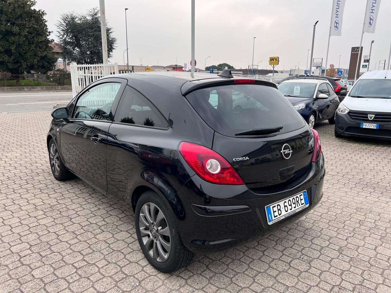 Opel Corsa 1.2 3 porte Sport