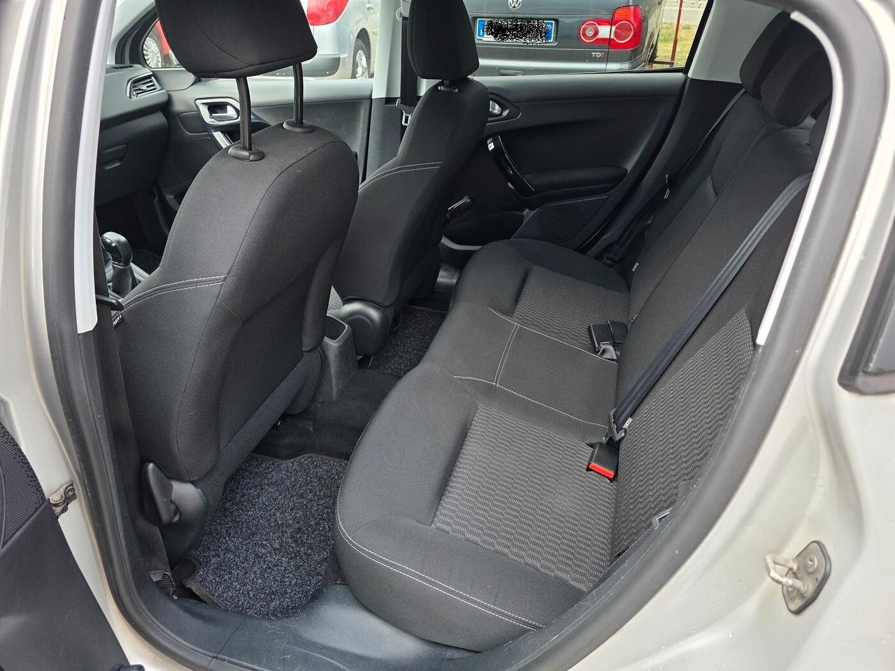 Peugeot 208 1.2 5 porte