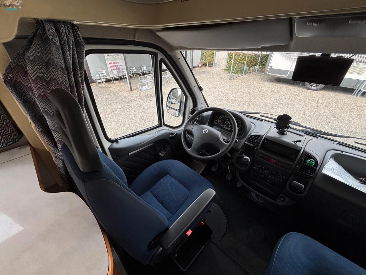 ELNAGH SUPER D 111c - MANSARDATO CON LETTI A CASTELLO IN CODA