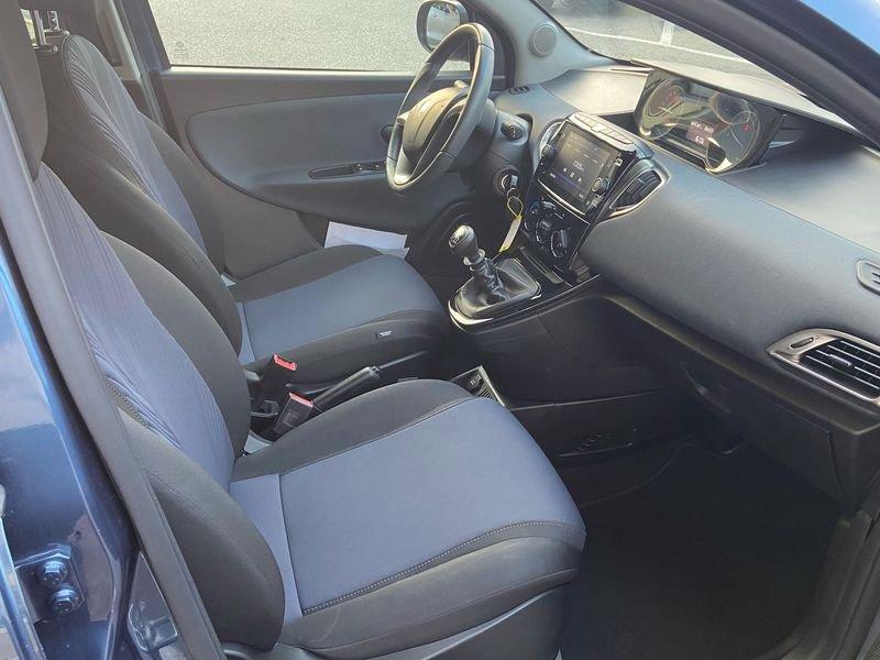 Lancia Ypsilon Ypsilon 1.0 FireFly 5 porte S&S Hybrid Ecochic Silver