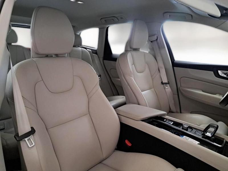 VOLVO XC60 B4 D AWD AUTOMATICO PLUS DARK SUV