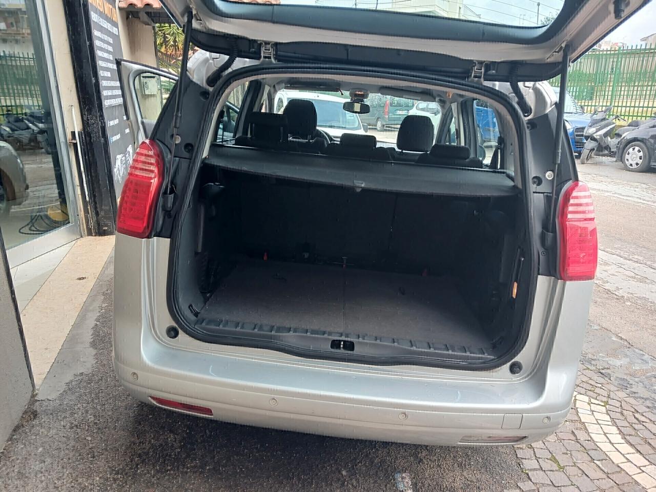 Peugeot 5008 1.6 HDi 7 POSTI