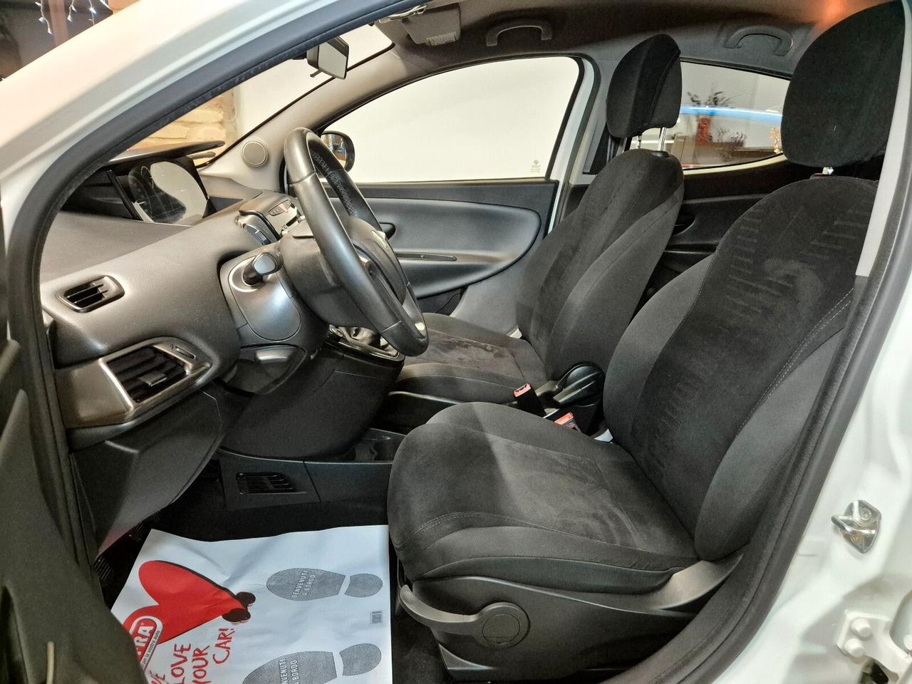 Lancia Ypsilon 1.2 69 CV 5 porte S&S Gold