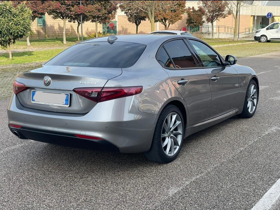 Alfa Romeo Giulia 2.2 Turbodiesel 150 CV AT8