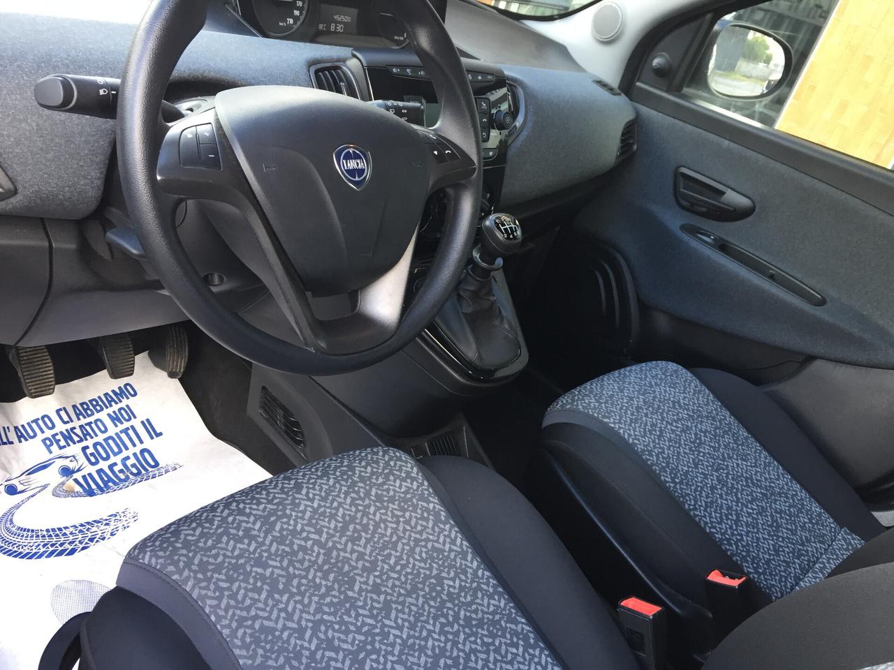 Lancia Ypsilon 1.0 FIREFLY ECOCHIC S&S HYBRID 5P. SILVER X NEOPATENTATI