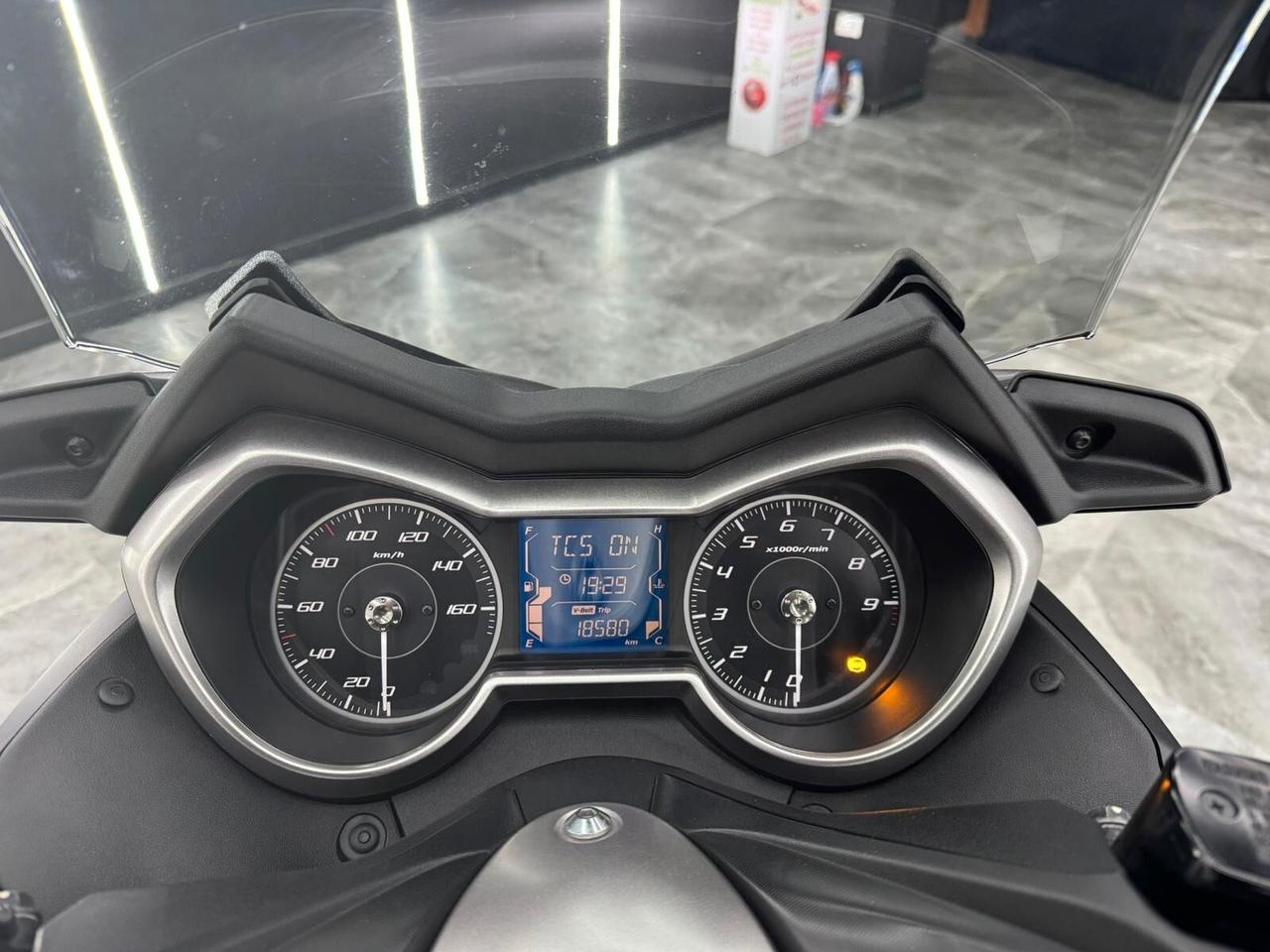 Yamaha X-Max 300