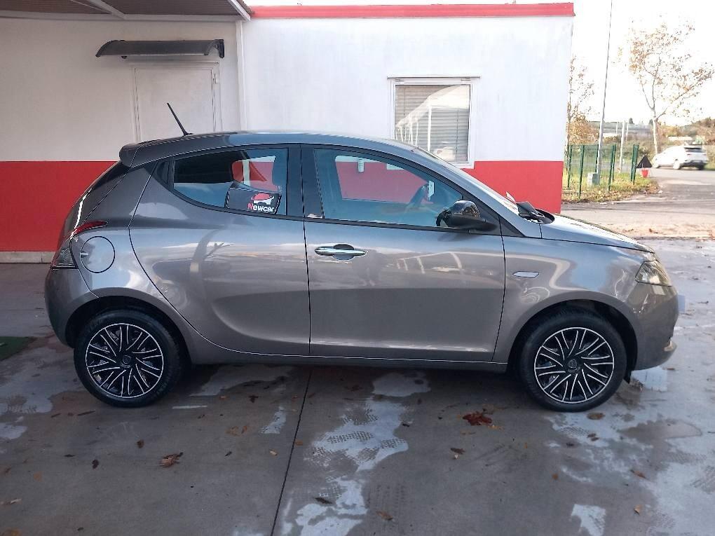 Lancia Ypsilon 1.0 FireFly 5 porte S&S Hybrid Gold km 29000 monitor android sensori GARANZIA TOTALE