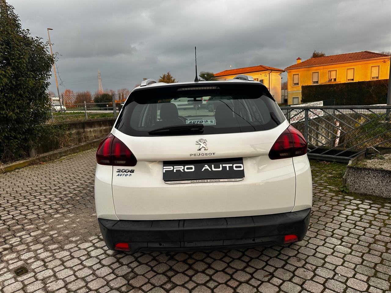 Peugeot 2008 PureTech 82 Allure GPL 117000 KM